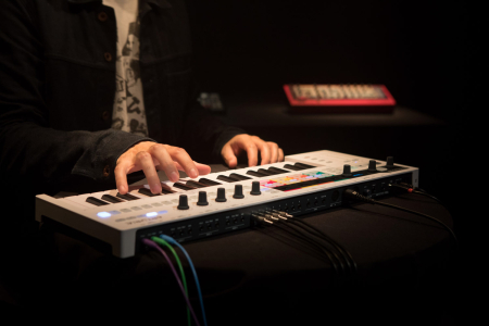 MIDI клавиатура ARTURIA KeyStep Pro WH