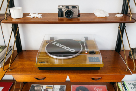 Виниловый проигрыватель Lenco LS-55 Walnut